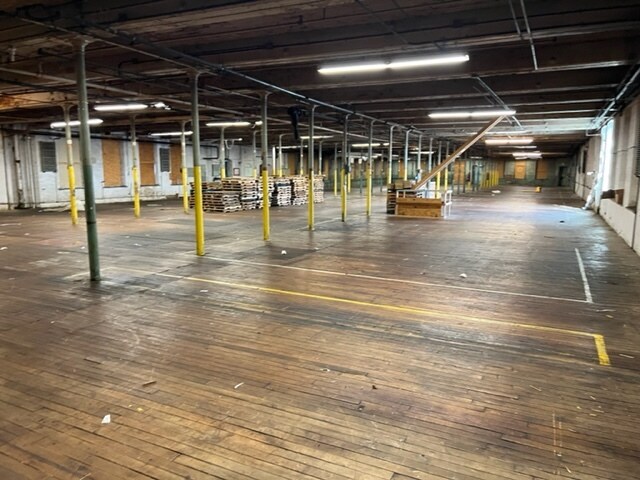 More Photos Of 17 Mill Pl, New York Mills Warehouse For Lease