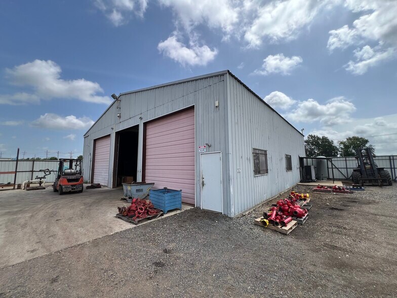 More Photos Of 1605 Swan Lake Rd, Bossier City Manufacturing For Sale