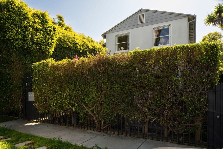 More Photos Of 608 Westminster Ave, Venice Apartments For Sale