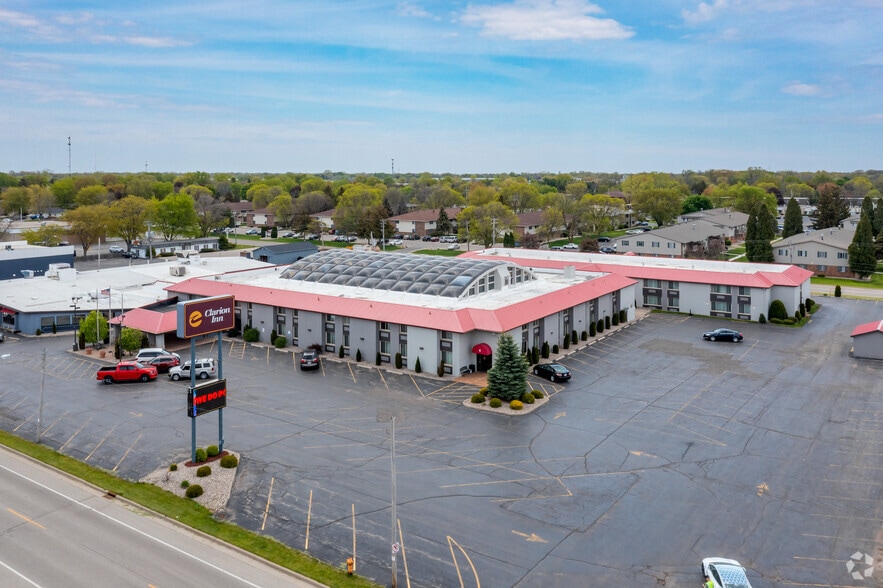 More Photos Of 3033 W College Ave, Appleton Hotel For Sale