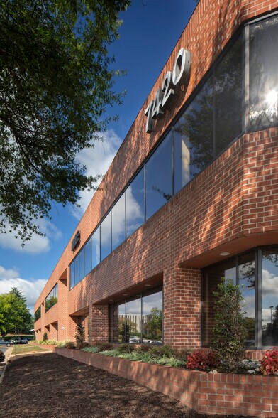 More Photos Of 7420 Fullerton Rd, Springfield Flex For Lease