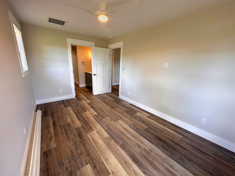 More Photos Of 5735 Fallston Rd, Lawndale Flex For Sale