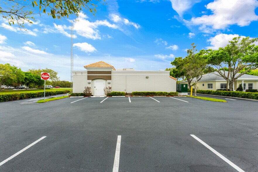 More Photos Of 845 37th Pl, Vero Beach Medical For Lease