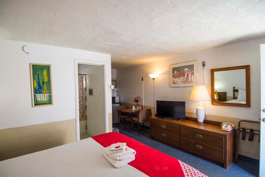 More Photos Of 22430 W Old Highway 66, Seligman Hotel For Sale