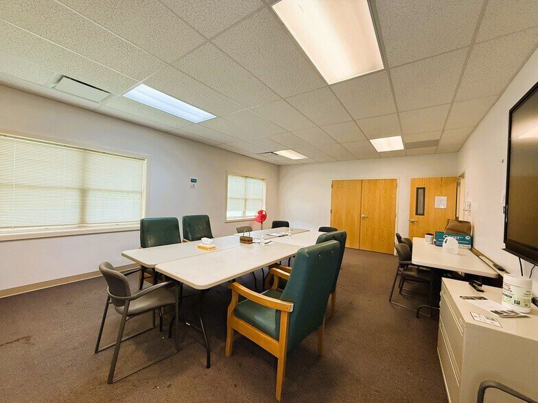 More Photos Of 111 Hamilton St, Mexico Office For Sale