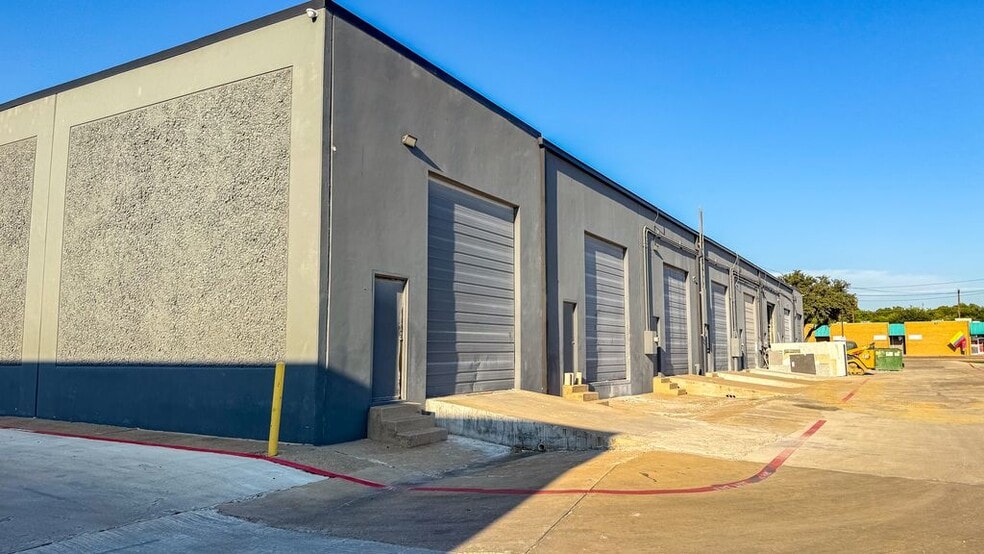 More Photos Of 10031 Monroe Dr, Dallas Unknown For Lease