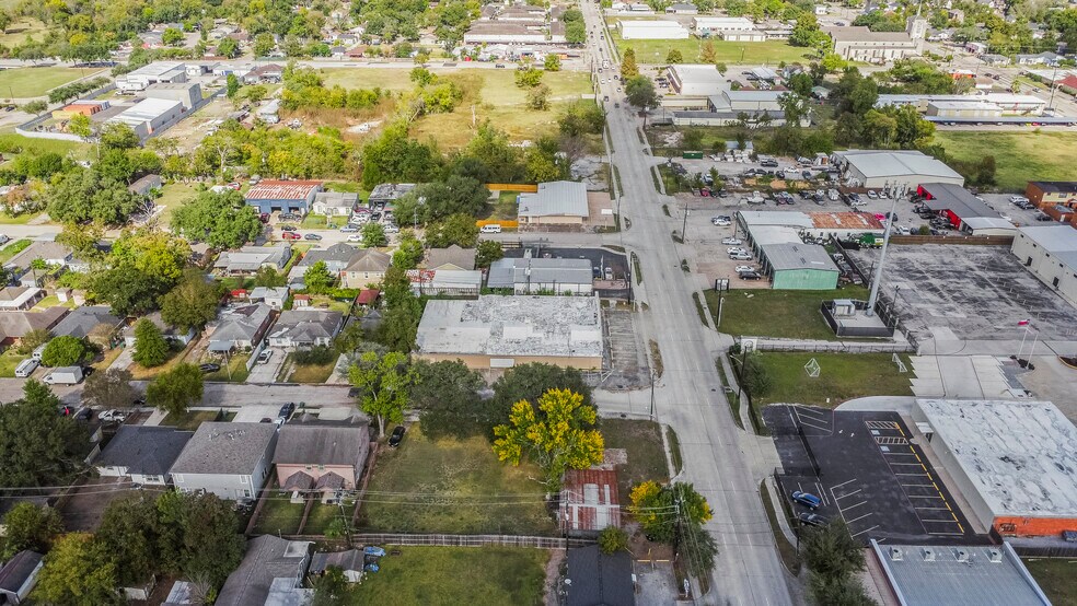 More Photos Of 1018 Shaver St, Pasadena Warehouse For Sale