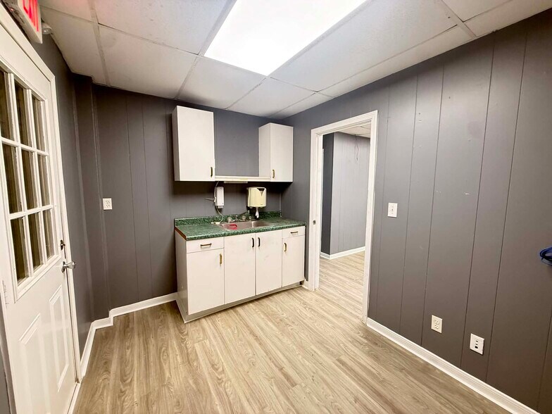 More Photos Of 1812 W D St, La Porte Truck Terminal For Lease