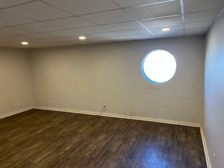 More Photos Of 908 E North St, Salina Warehouse For Lease