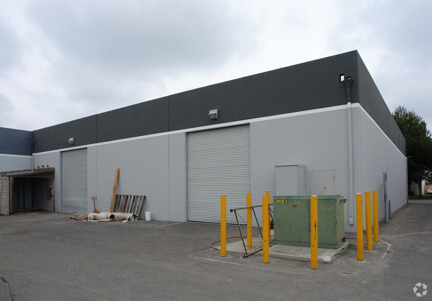More Photos Of 17891 Jamestown Ln, Huntington Beach Warehouse For Lease