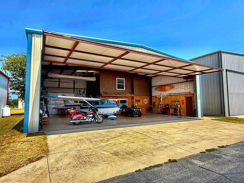 More Photos Of 537 Aviator Dr, Fort Worth Airplane Hangar For Sale