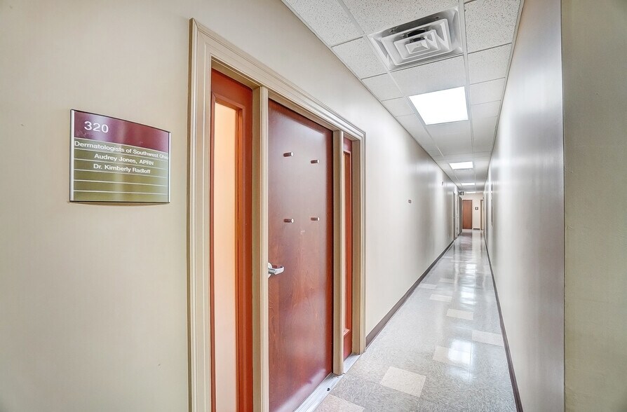 More Photos Of 916-920 W Market St, Lima Medical For Lease