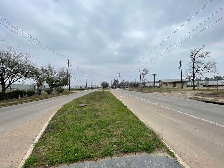 More Photos Of 11727 Wallisville Rd, Houston Auto Dealership For Lease