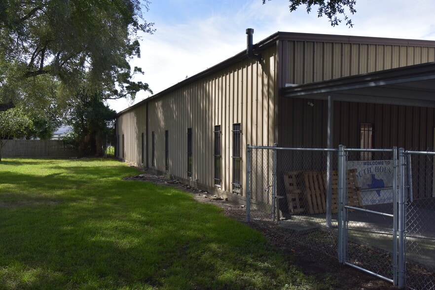 More Photos Of 630 Kentucky St, South Houston Office For Sale