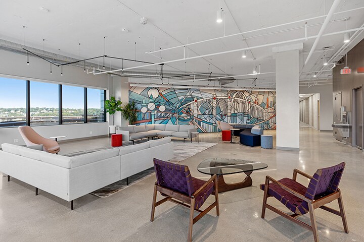 More Photos Of 10 River Park Plz, Saint Paul Office For Lease