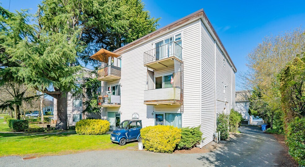 Primary Photo Of 160 Stewart Av, Nanaimo Apartments For Sale