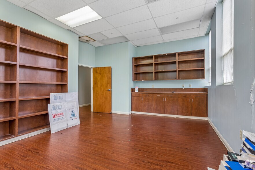 More Photos Of 7800 Wolf Trail Cv, Germantown Medical For Sale