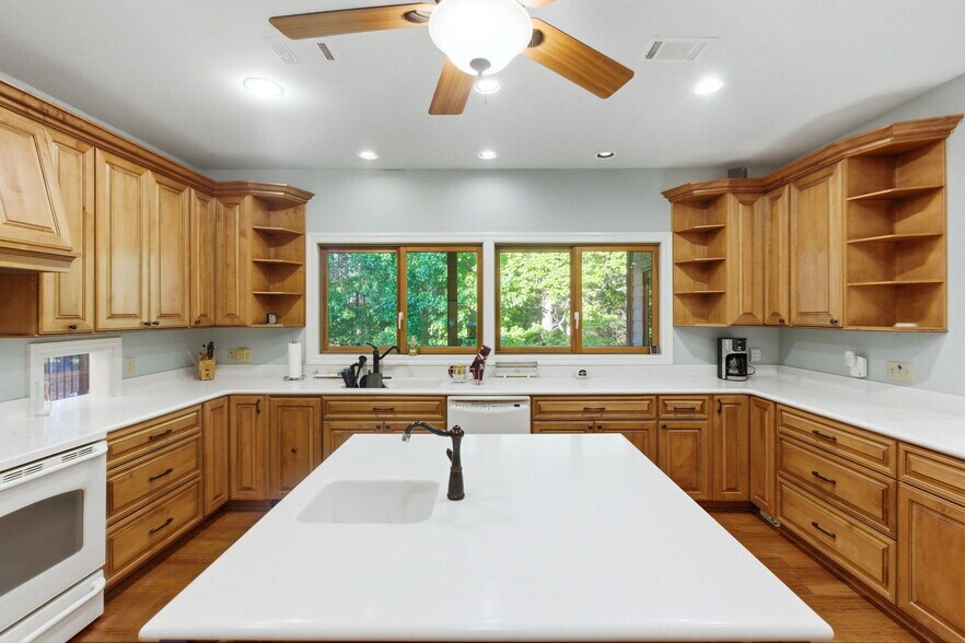 More Photos Of 267 Stinson Dr, Clinton Specialty For Sale