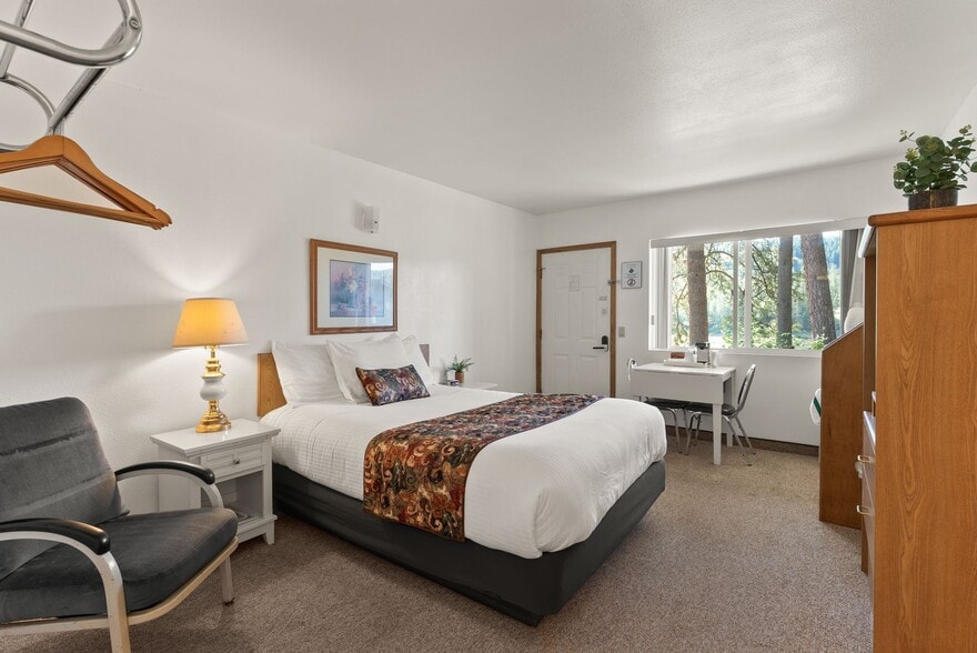 More Photos Of 8612 Washington 31 Hwy, Metaline Hotel For Sale