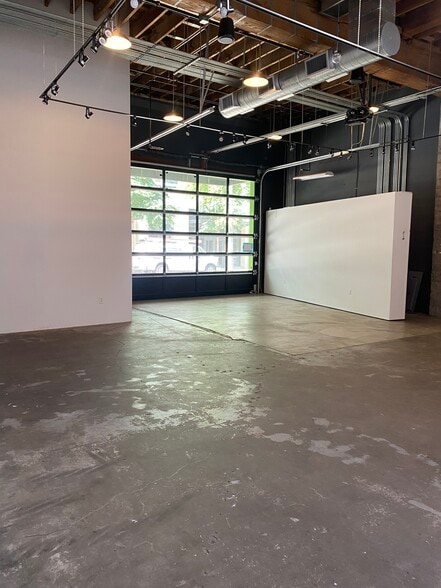 More Photos Of 1330 NW Glisan St, Portland Storefront For Lease