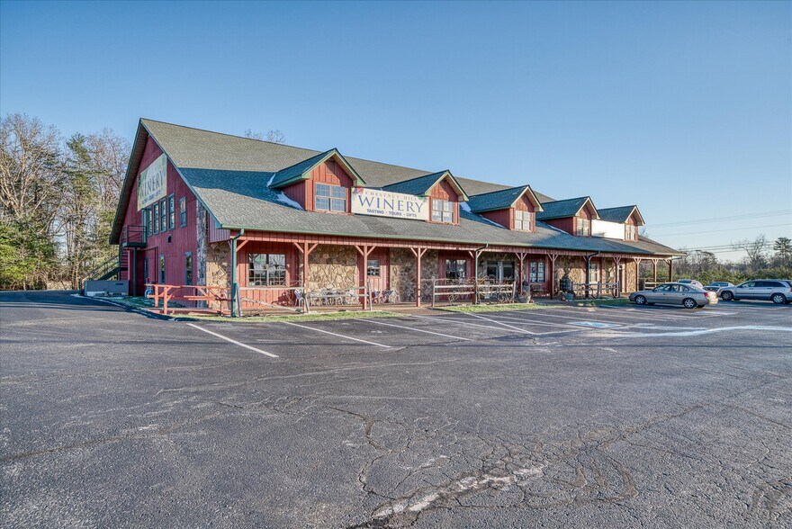 More Photos Of 78 Chestnut Hill Rd, Crossville Freestanding For Sale