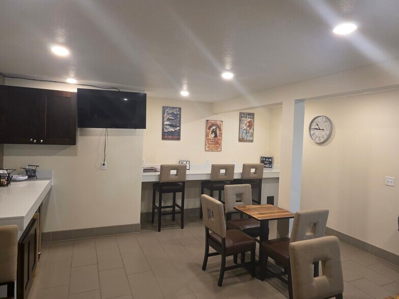 More Photos Of 1481 6th St, Umatilla Hotel For Sale