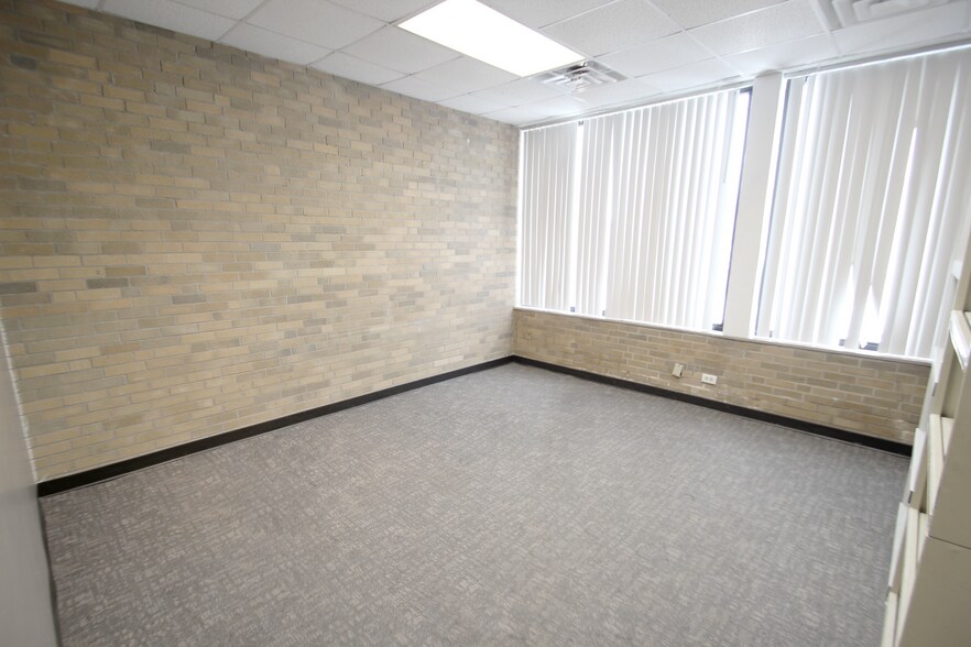 More Photos Of 1511 Brookpark Rd, Cleveland Office For Lease