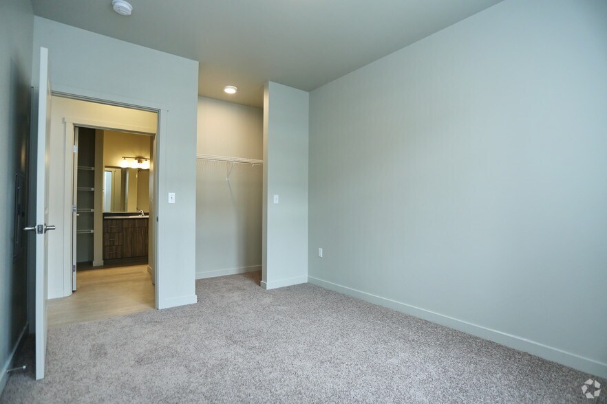 More Photos Of 913 S Jackson St, Seattle Apartments For Lease