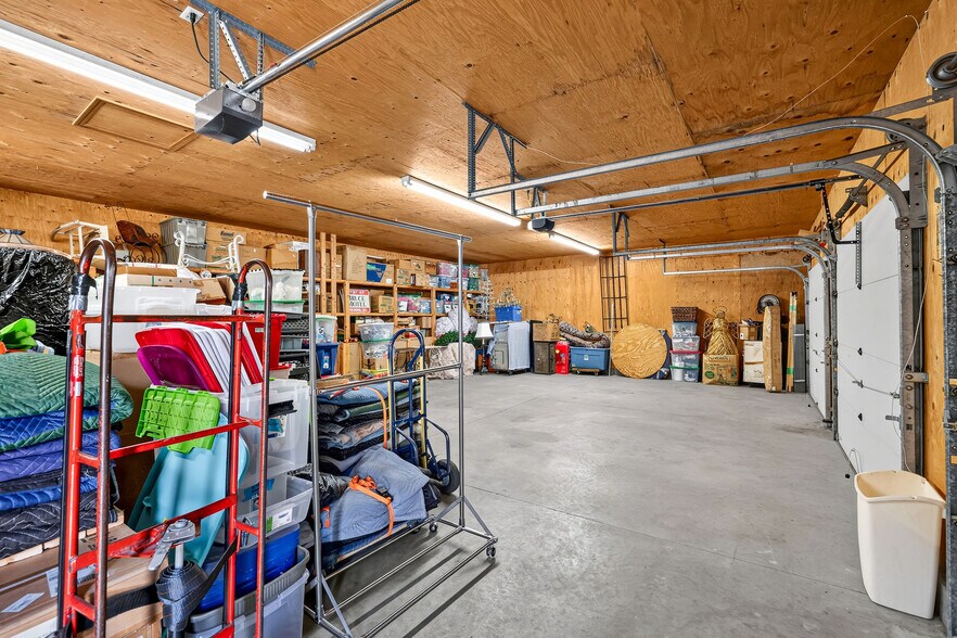 More Photos Of 420-422 Main Street St, Riggins Specialty For Sale
