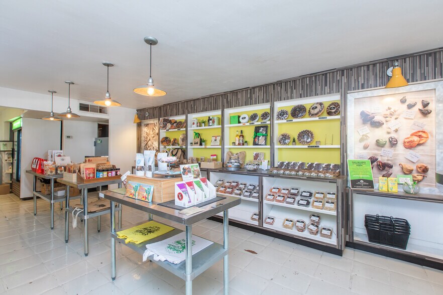 More Photos Of 3039 N Scottsdale Rd, Scottsdale Freestanding For Sale