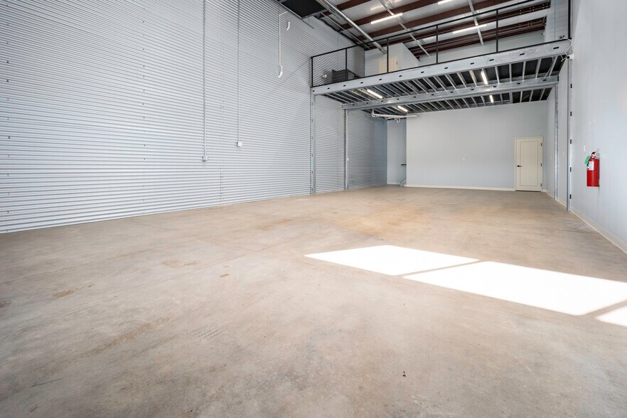 More Photos Of 6679 Prosper Rd, Edmond Showroom For Lease