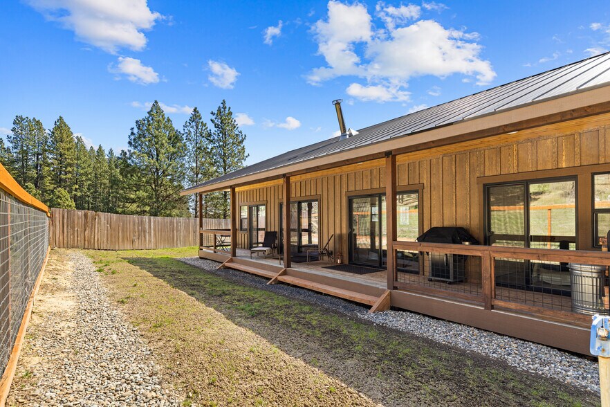 More Photos Of 10692 Teanaway Rd, Cle Elum Convenience Store For Sale