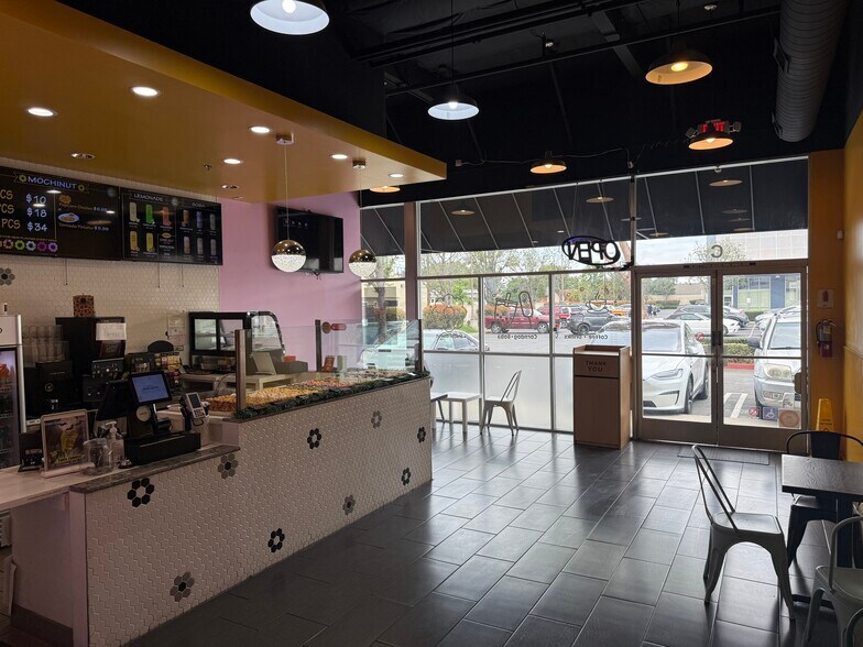 More Photos Of 1935 E 17th St, Santa Ana Storefront Retail Office For Lease
