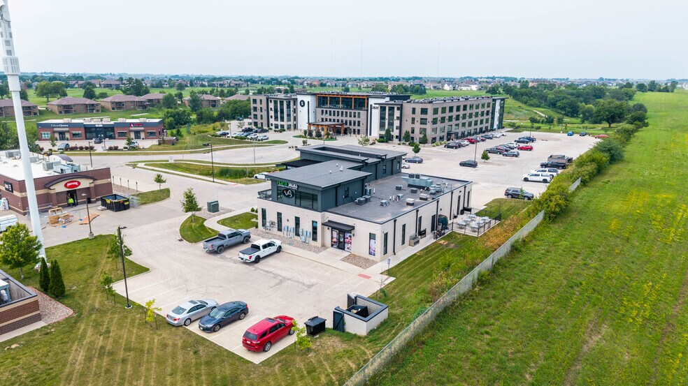 More Photos Of 3607 NE Otterview Cir, Ankeny Office For Sale