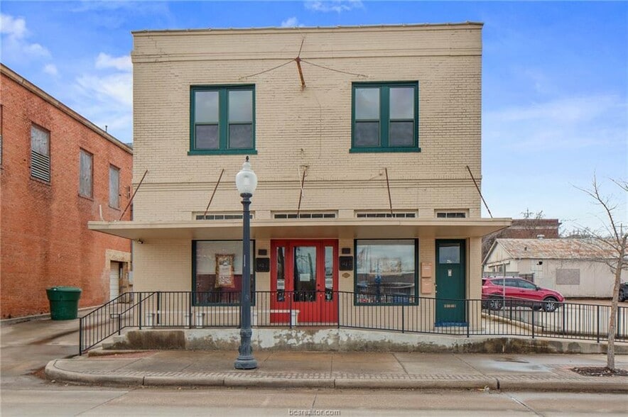 More Photos Of 211 W William J Bryan Pky, Bryan Office For Lease