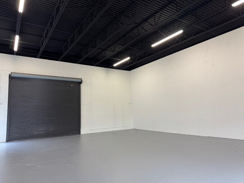 More Photos Of 601 Roseland Dr, West Palm Beach Warehouse For Lease