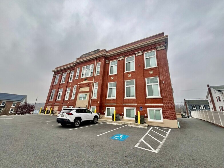 More Photos Of 216 Penn St, Bath Apartments For Sale