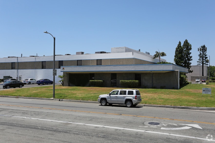 Primary Photo Of 7272 Chapman Ave, Garden Grove Warehouse For Lease