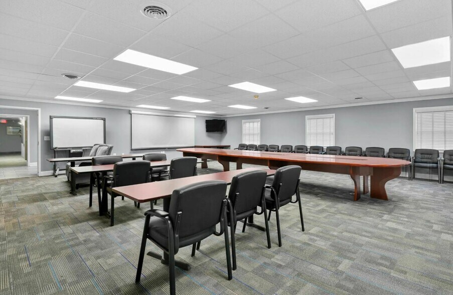 More Photos Of 47332 Thomas Rowe Ln, Lexington Park Office For Lease