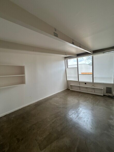 More Photos Of 4916 Kelvin Dr, Houston Coworking Space