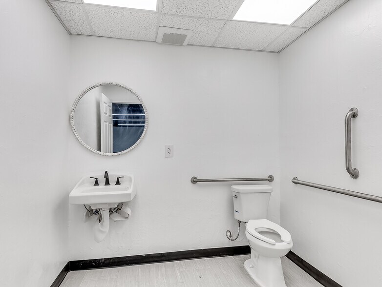 More Photos Of 2922 Cashion Pl, Oklahoma City Warehouse For Sale