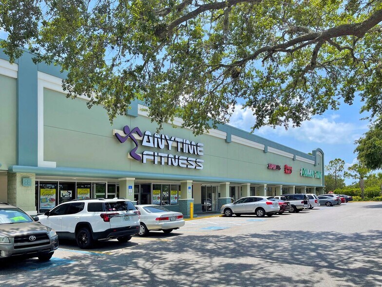More Photos Of 3901-4017 Manatee Ave W, Bradenton General Retail For Lease