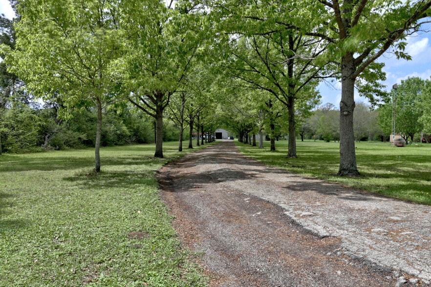 More Photos Of 18135 N Highway 75, Willis Specialty For Sale