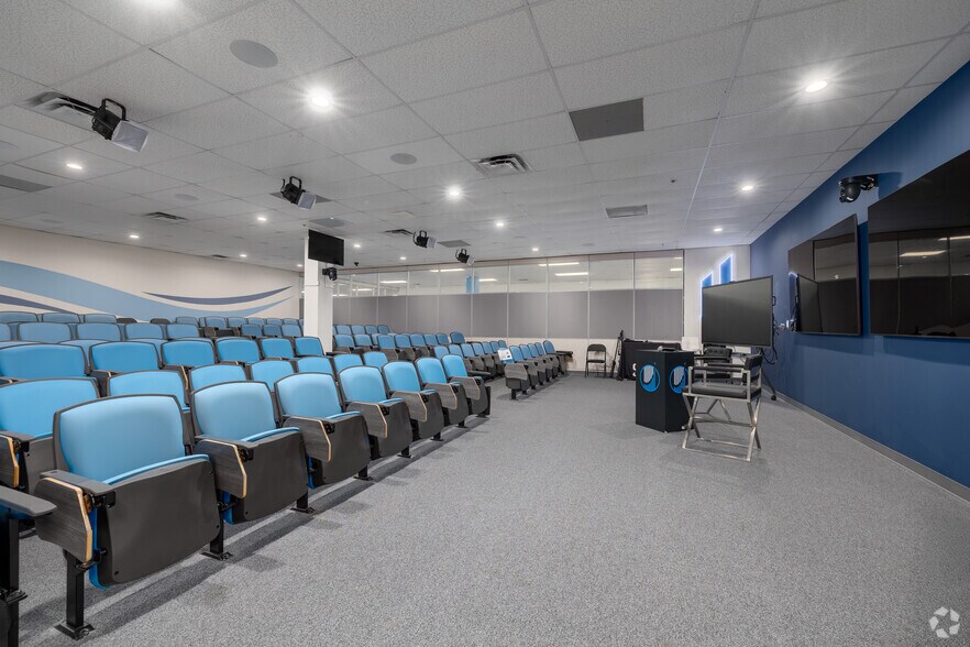 More Photos Of 2511 Corporate Way, Palmetto Light Distribution For Lease