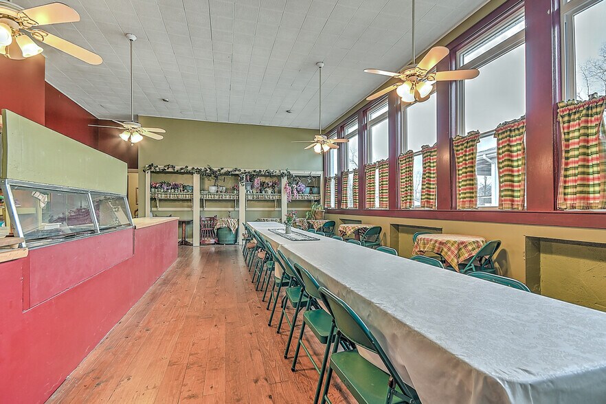 More Photos Of 19407 Bethel Rd, Abingdon Flex For Sale