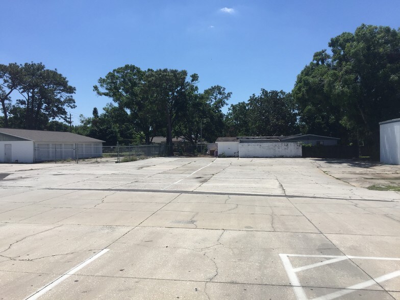 More Photos Of 4244 W Waters Ave, Tampa Showroom For Lease