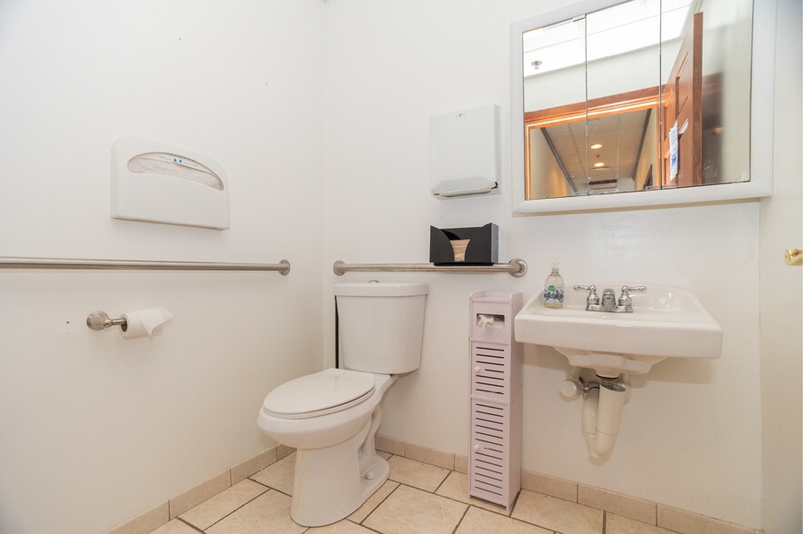 More Photos Of 8035 Lincoln Ave, Skokie Apartments For Sale