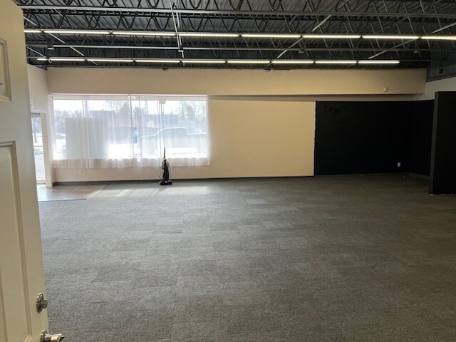 More Photos Of 219 S Walter Ave, Appleton Storefront For Sale