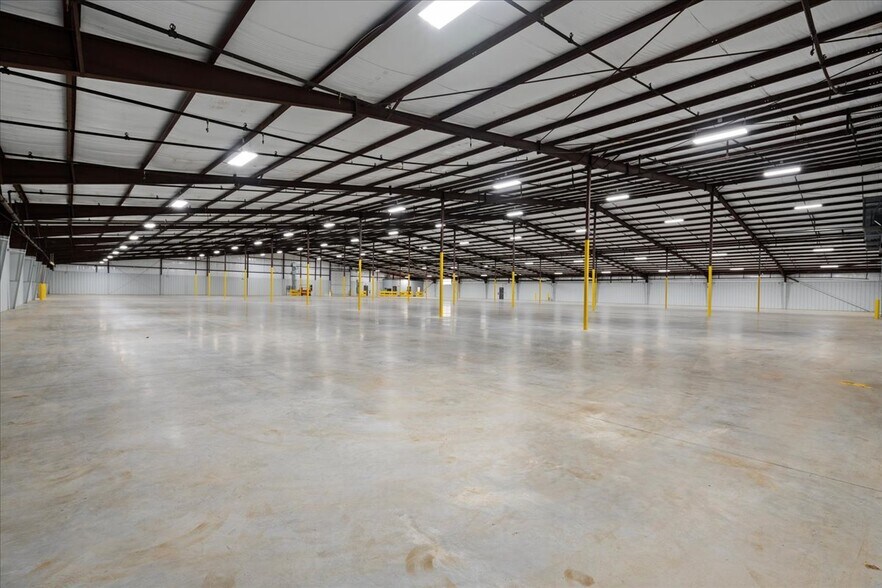 More Photos Of 223 W Pearl St, Lamar Industrial For Lease