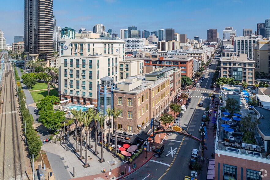 More Photos Of 210-250 5th Ave, San Diego Apartments For Lease